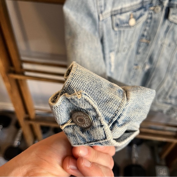 Old Navy Light Wash Jean Jacket - Picture 3 of 5